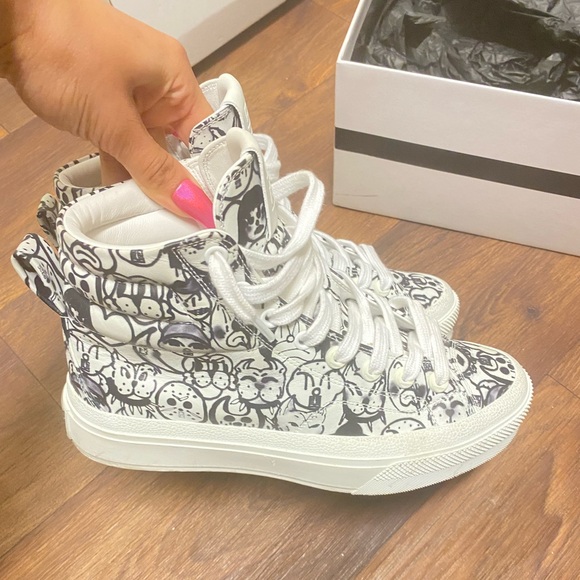 AUTHENTIC Givenchy Sneakers - Picture 3 of 7